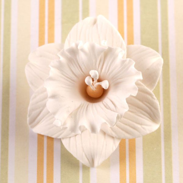 White Gumpaste Daffodil Sugarflowers are perfect cake decorating fondant wedding cakes & cupcakes. Handmade cake toppers from gumpaste/fondant. Great for cake decorating your own cake. | CaljavaOnline.com