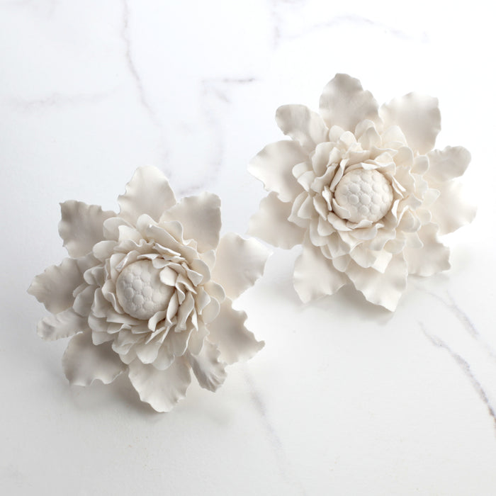 Sugar flower Dahlia handmade from gumpaste, perfect as cake toppers when decorating your own cakes. Fits on fondant and buttercream cakes.  Caljava cake decorations and bakerys supply.
