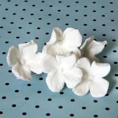 White Hydrangeas sugarflowers gumpaste cake decorations perfect for cake decorating fondant cakes as a cake topper.  Wholesale bakery supplies.