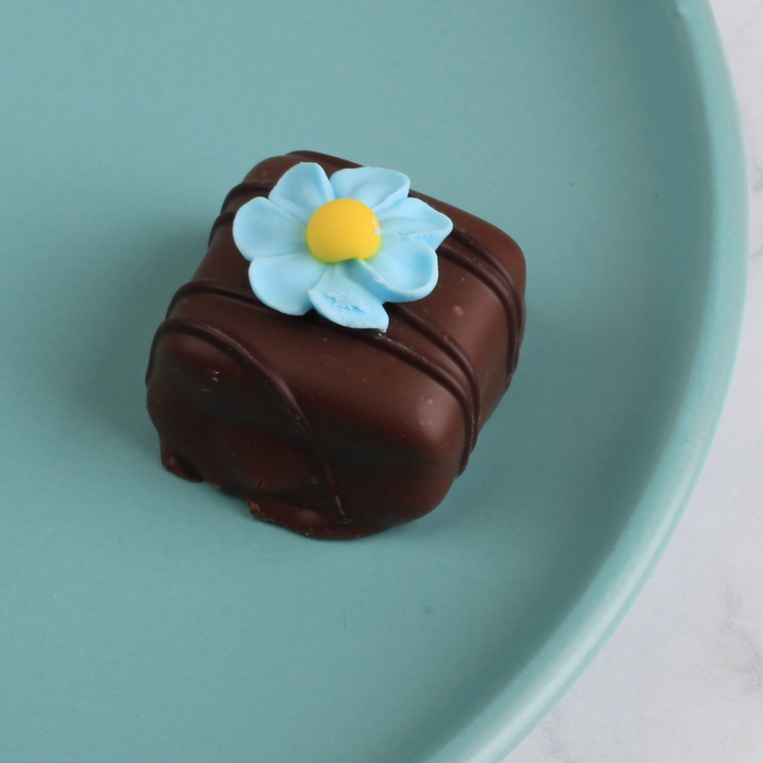 Blossom Flower Royal Icing Toppers great for decorating chocolates, cupcakes, cookies, cakes, candy, donuts. Caljava