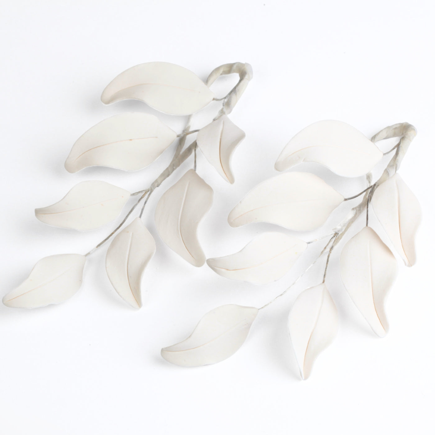 7 Petal Leaf Filler White —