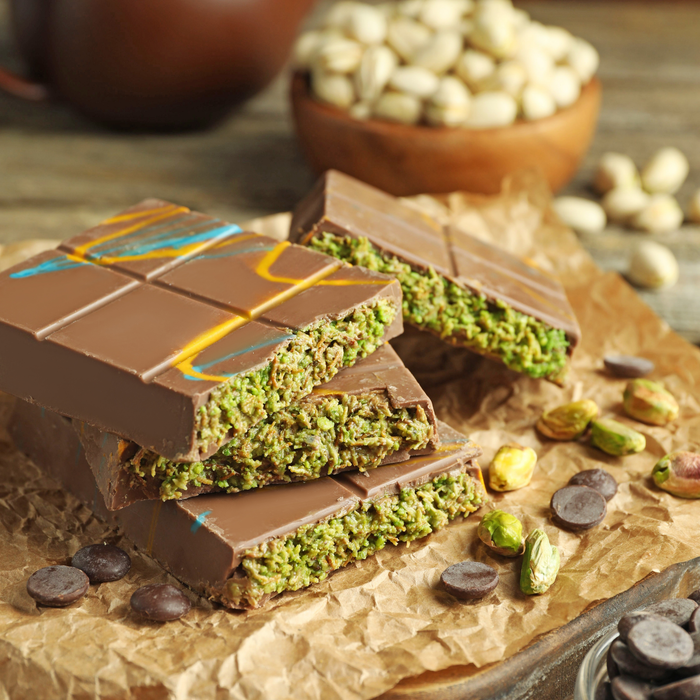 Instant kunafa pistachio cream filling for Dubai chocolate bars, cakes, and desserts.