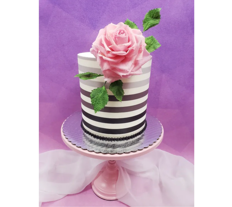 Discover our durable cake icing comb, perfect for cake decorating. Create smooth, textured, and patterned finishes on buttercream, fondant, and frosting. Ideal for bakers of all skill levels!