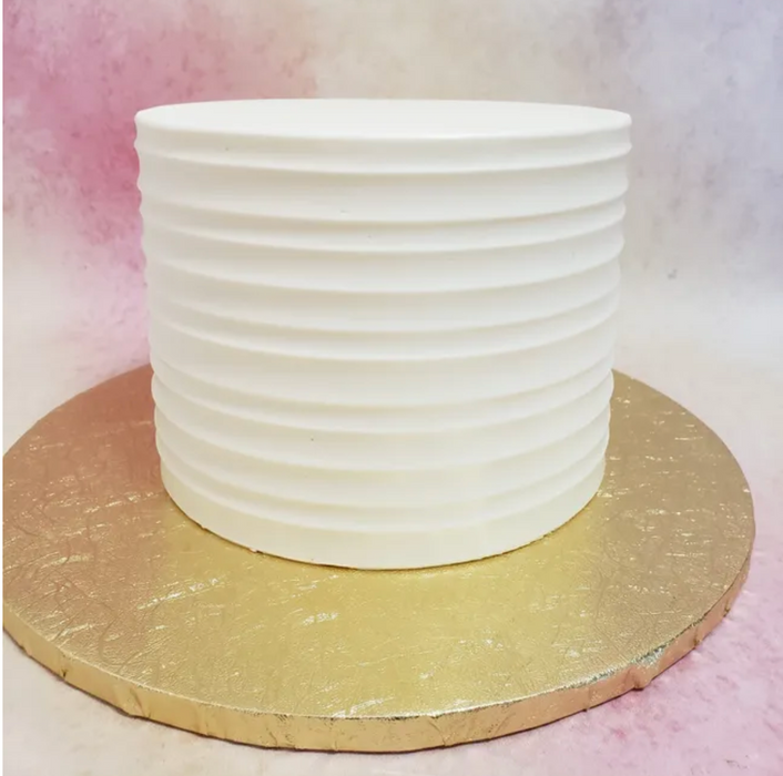 Discover our durable scallop cake icing comb scraper, perfect for cake decorating. Create smooth, textured, and patterned finishes on buttercream, fondant, and frosting. Ideal for bakers of all skill levels! Caljava