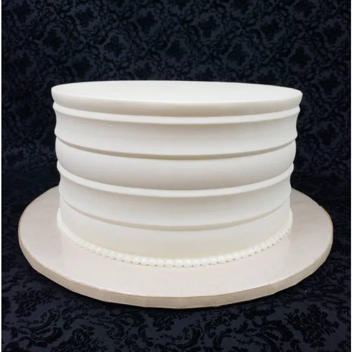 Discover our durable stripe cake icing comb scraper, perfect for cake decorating. Create smooth, textured, and patterned finishes on buttercream, fondant, and frosting. Ideal for bakers of all skill levels! Caljava