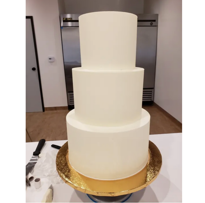 Discover our durable stripe cake icing comb scraper, perfect for cake decorating. Create smooth, textured, and patterned finishes on buttercream, fondant, and frosting. Ideal for bakers of all skill levels! Caljava