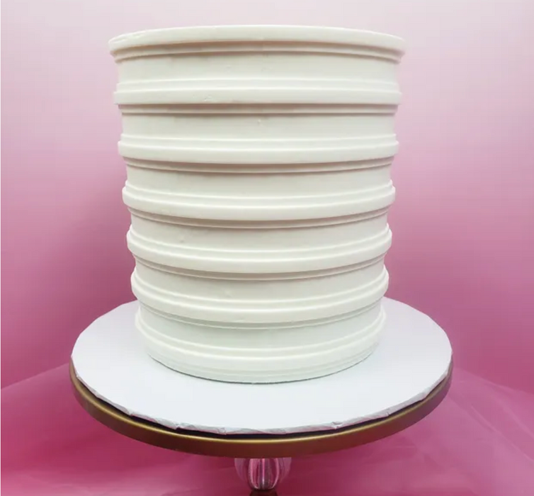 Discover our durable stripe cake icing comb scraper, perfect for cake decorating. Create smooth, textured, and patterned finishes on buttercream, fondant, and frosting. Ideal for bakers of all skill levels! Caljava