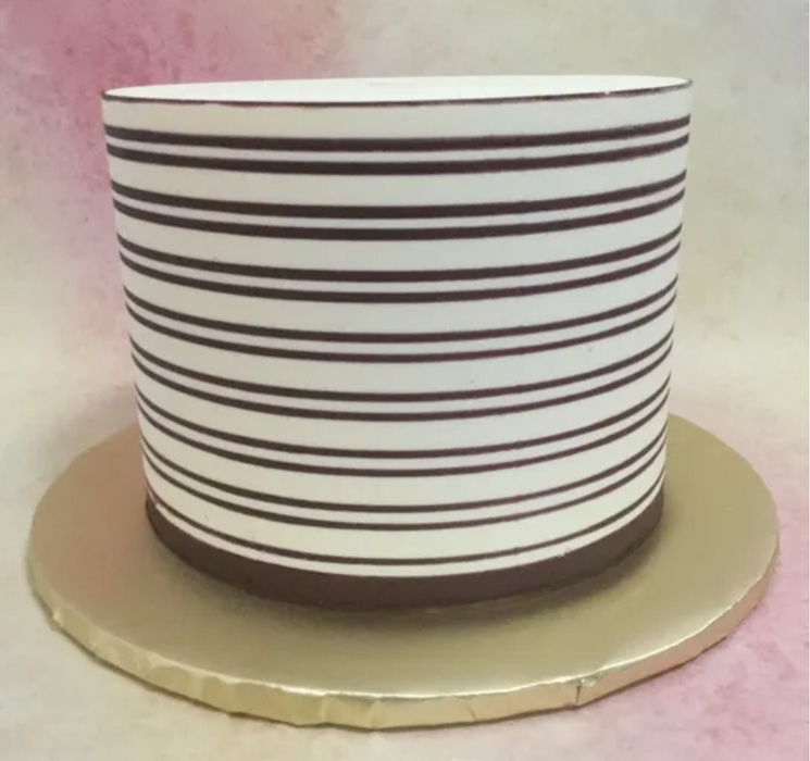 Discover our durable stripe cake icing comb scraper, perfect for cake decorating. Create smooth, textured, and patterned finishes on buttercream, fondant, and frosting. Ideal for bakers of all skill levels! Caljava