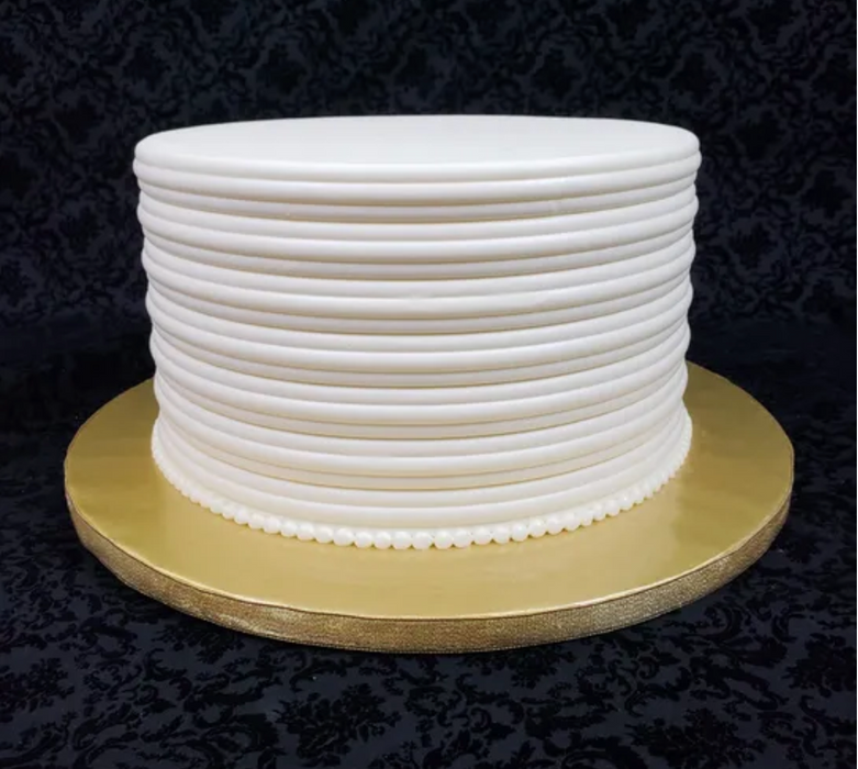 Discover our durable stripe cake icing comb scraper, perfect for cake decorating. Create smooth, textured, and patterned finishes on buttercream, fondant, and frosting. Ideal for bakers of all skill levels! Caljava