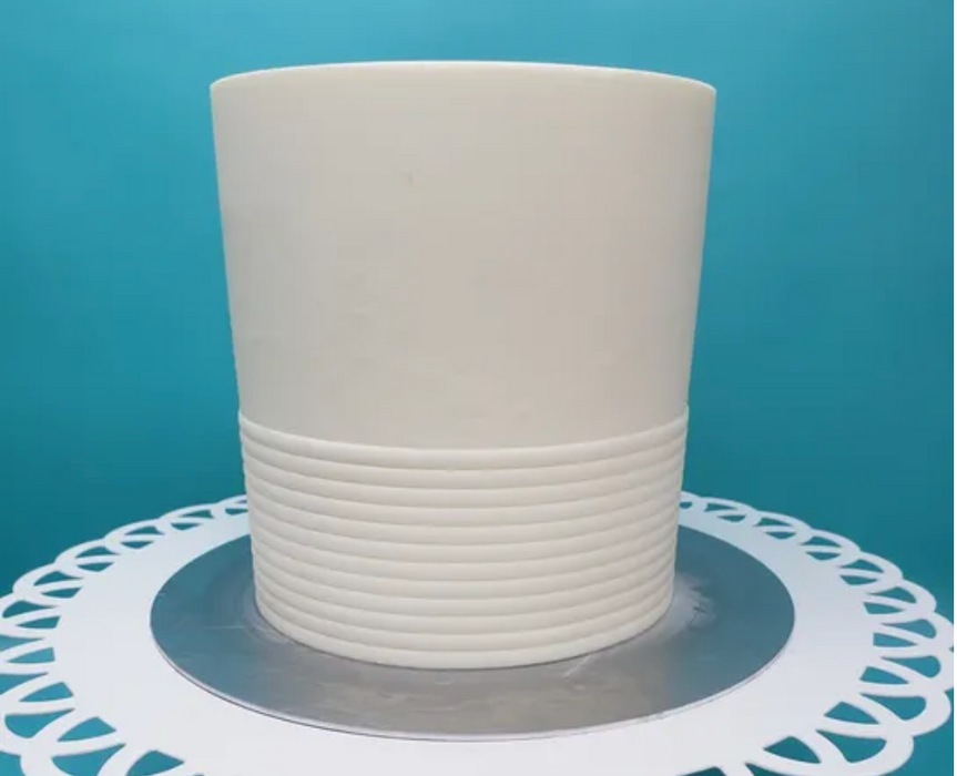 Discover our durable stripe cake icing comb scraper, perfect for cake decorating. Create smooth, textured, and patterned finishes on buttercream, fondant, and frosting. Ideal for bakers of all skill levels! Caljava