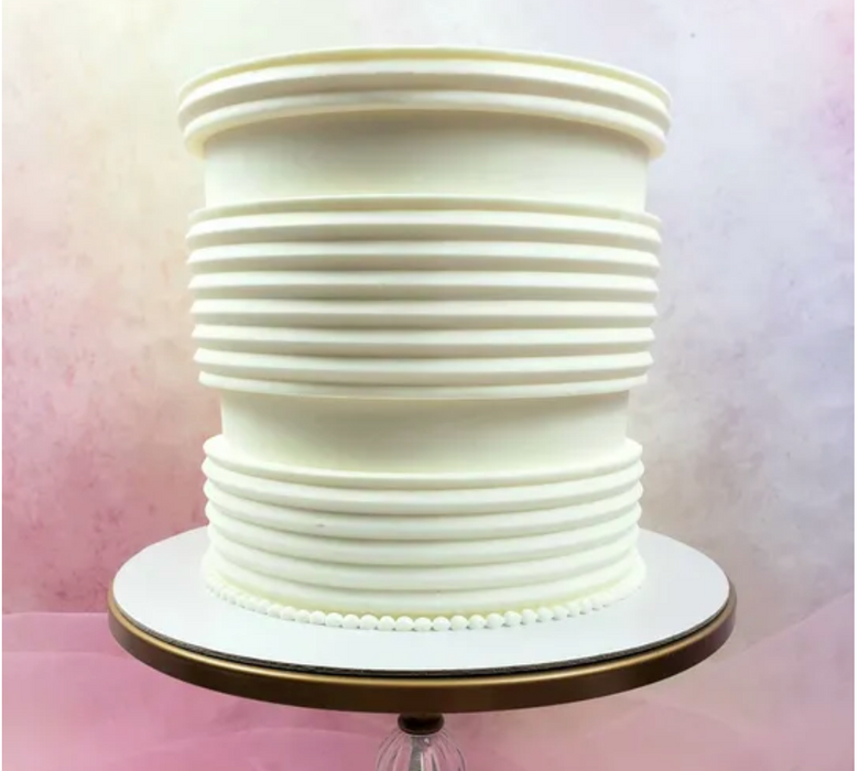 Discover our durable stripe cake icing comb scraper, perfect for cake decorating. Create smooth, textured, and patterned finishes on buttercream, fondant, and frosting. Ideal for bakers of all skill levels! Caljava