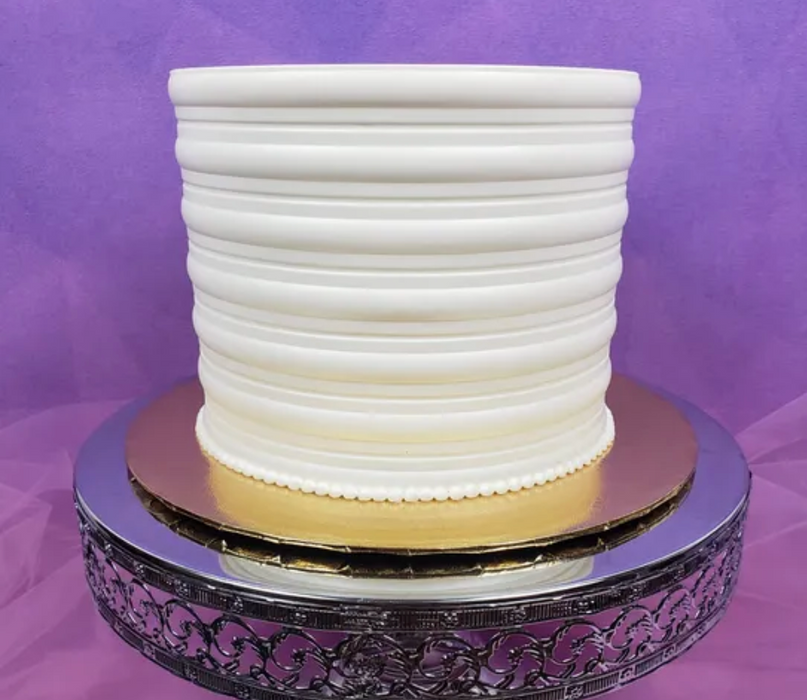 Discover our durable stripe cake icing comb scraper, perfect for cake decorating. Create smooth, textured, and patterned finishes on buttercream, fondant, and frosting. Ideal for bakers of all skill levels! Caljava