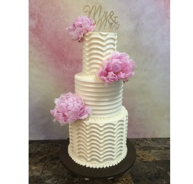 Discover our durable stripe cake icing comb scraper, perfect for cake decorating. Create smooth, textured, and patterned finishes on buttercream, fondant, and frosting. Ideal for bakers of all skill levels! Caljava