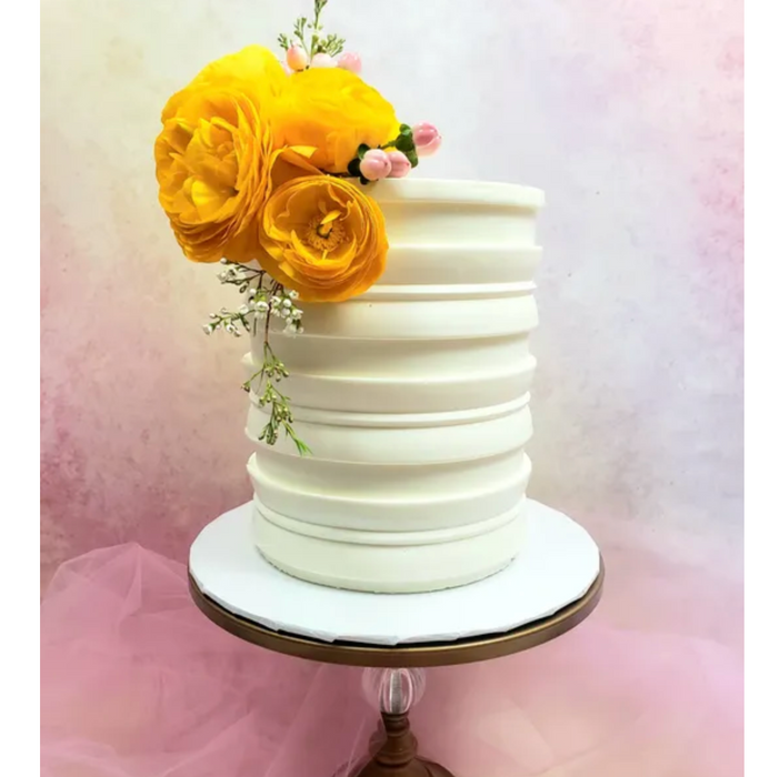 Discover our durable stripe cake icing comb scraper, perfect for cake decorating. Create smooth, textured, and patterned finishes on buttercream, fondant, and frosting. Ideal for bakers of all skill levels! Caljava