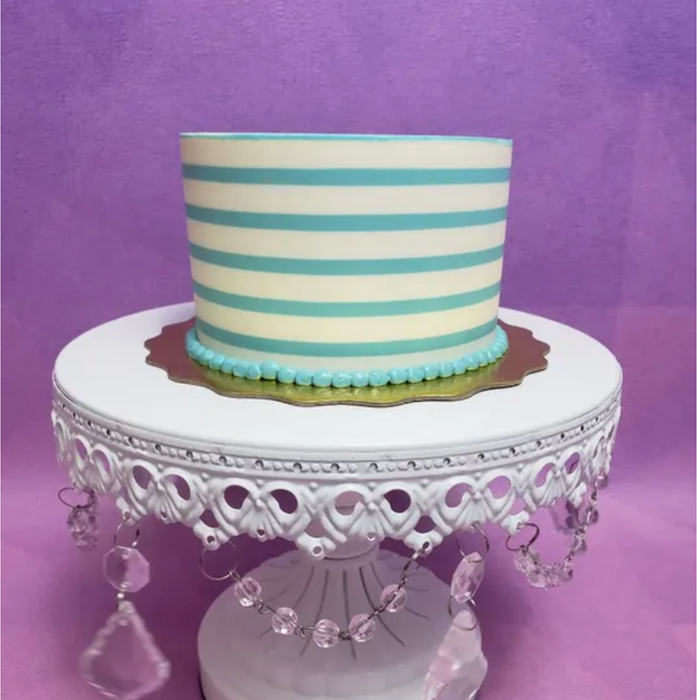 Discover our durable stripe cake icing comb scraper, perfect for cake decorating. Create smooth, textured, and patterned finishes on buttercream, fondant, and frosting. Ideal for bakers of all skill levels! Caljava