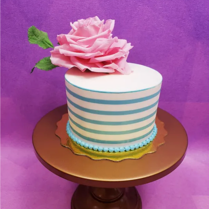 Discover our durable stripe cake icing comb scraper, perfect for cake decorating. Create smooth, textured, and patterned finishes on buttercream, fondant, and frosting. Ideal for bakers of all skill levels! Caljava