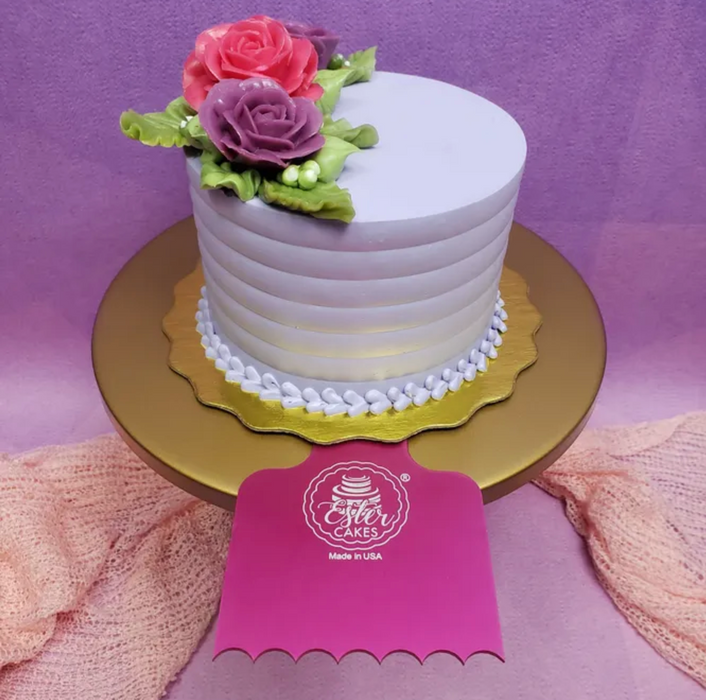 Discover our durable stripe cake icing comb scraper, perfect for cake decorating. Create smooth, textured, and patterned finishes on buttercream, fondant, and frosting. Ideal for bakers of all skill levels! Caljava