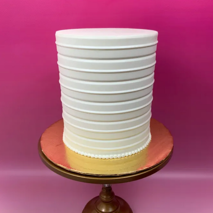 Discover our durable stripe cake icing comb scraper, perfect for cake decorating. Create smooth, textured, and patterned finishes on buttercream, fondant, and frosting. Ideal for bakers of all skill levels! Caljava