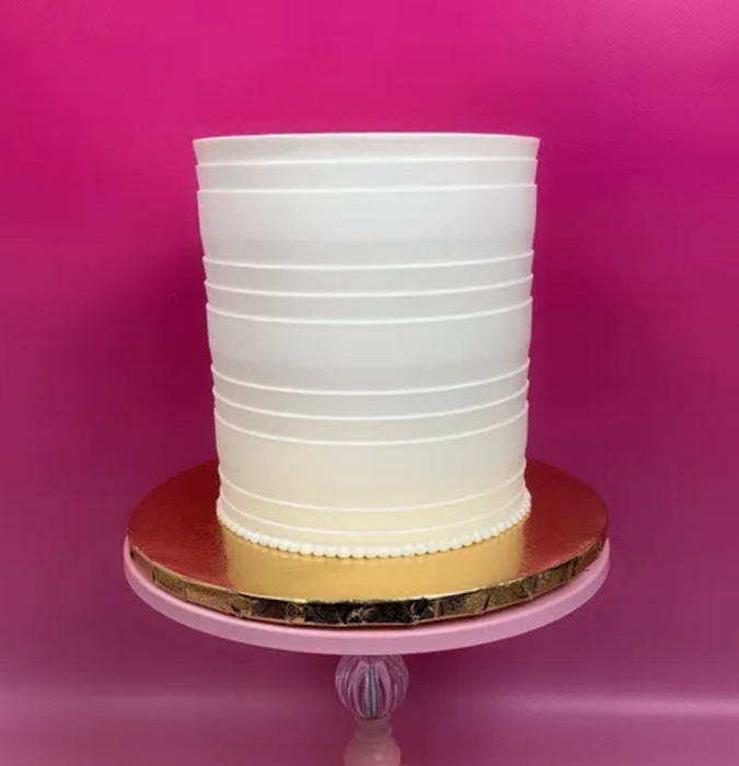 Discover our durable stripe cake icing comb scraper, perfect for cake decorating. Create smooth, textured, and patterned finishes on buttercream, fondant, and frosting. Ideal for bakers of all skill levels! Caljava