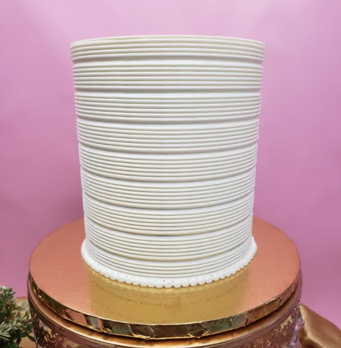 Discover our durable stripe cake icing comb scraper, perfect for cake decorating. Create smooth, textured, and patterned finishes on buttercream, fondant, and frosting. Ideal for bakers of all skill levels! Caljava