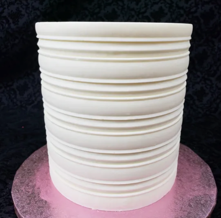 Discover our durable stripe cake icing comb scraper, perfect for cake decorating. Create smooth, textured, and patterned finishes on buttercream, fondant, and frosting. Ideal for bakers of all skill levels! Caljava