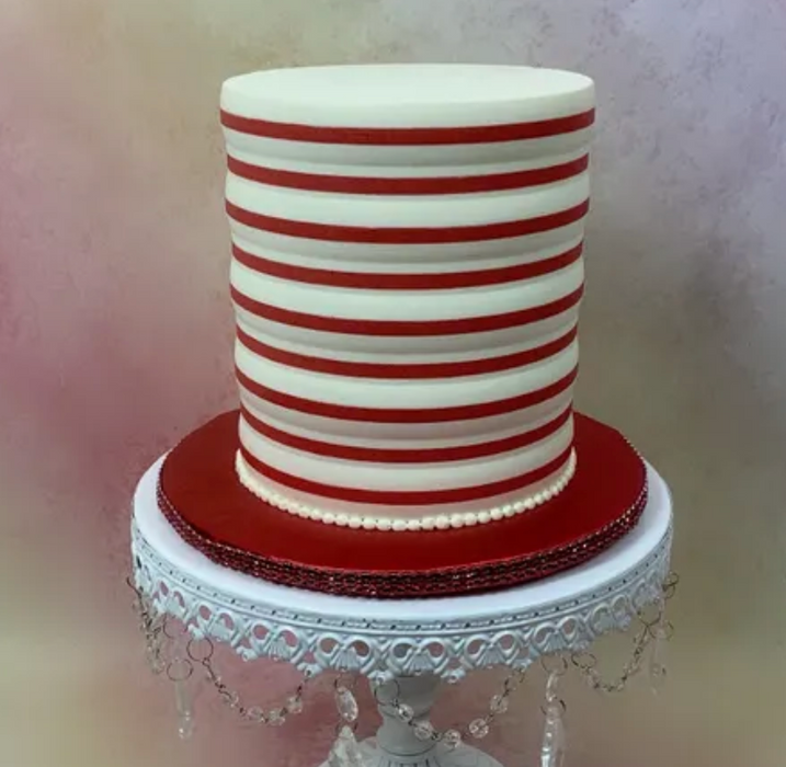 Discover our durable stripe cake icing comb scraper, perfect for cake decorating. Create smooth, textured, and patterned finishes on buttercream, fondant, and frosting. Ideal for bakers of all skill levels! Caljava