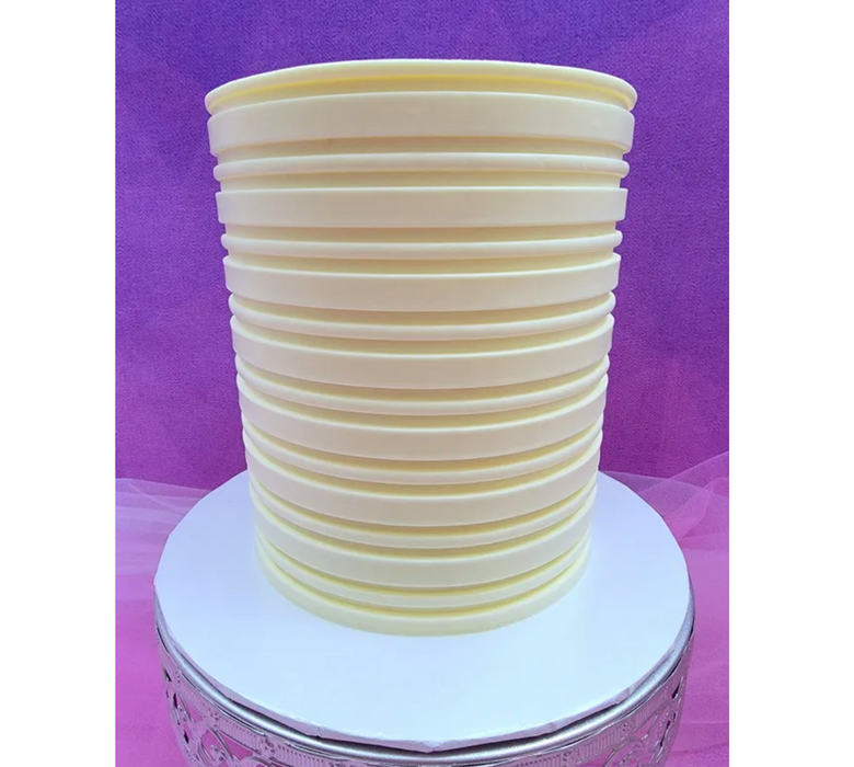 Discover our durable stripe cake icing comb scraper, perfect for cake decorating. Create smooth, textured, and patterned finishes on buttercream, fondant, and frosting. Ideal for bakers of all skill levels! Caljava