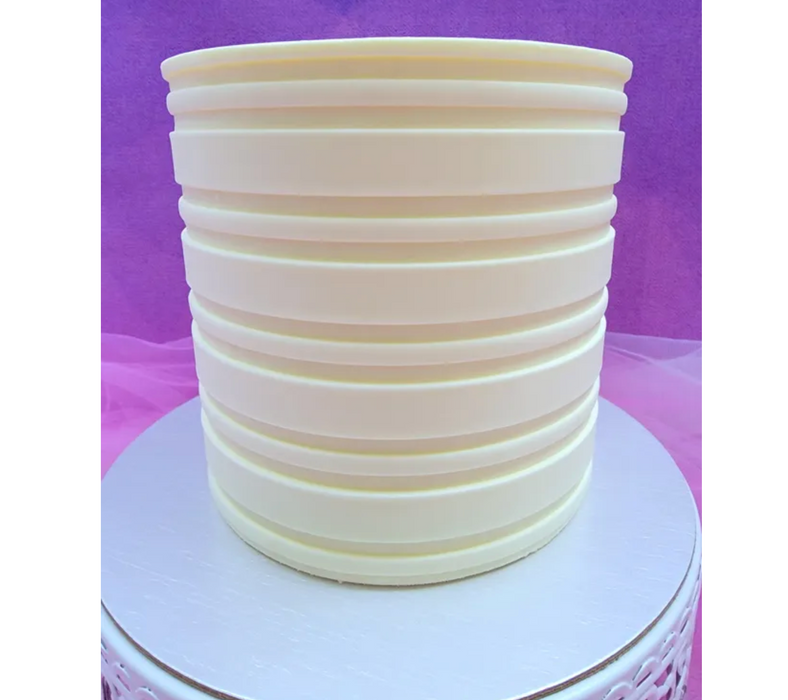 Discover our durable stripe cake icing comb scraper, perfect for cake decorating. Create smooth, textured, and patterned finishes on buttercream, fondant, and frosting. Ideal for bakers of all skill levels! Caljava