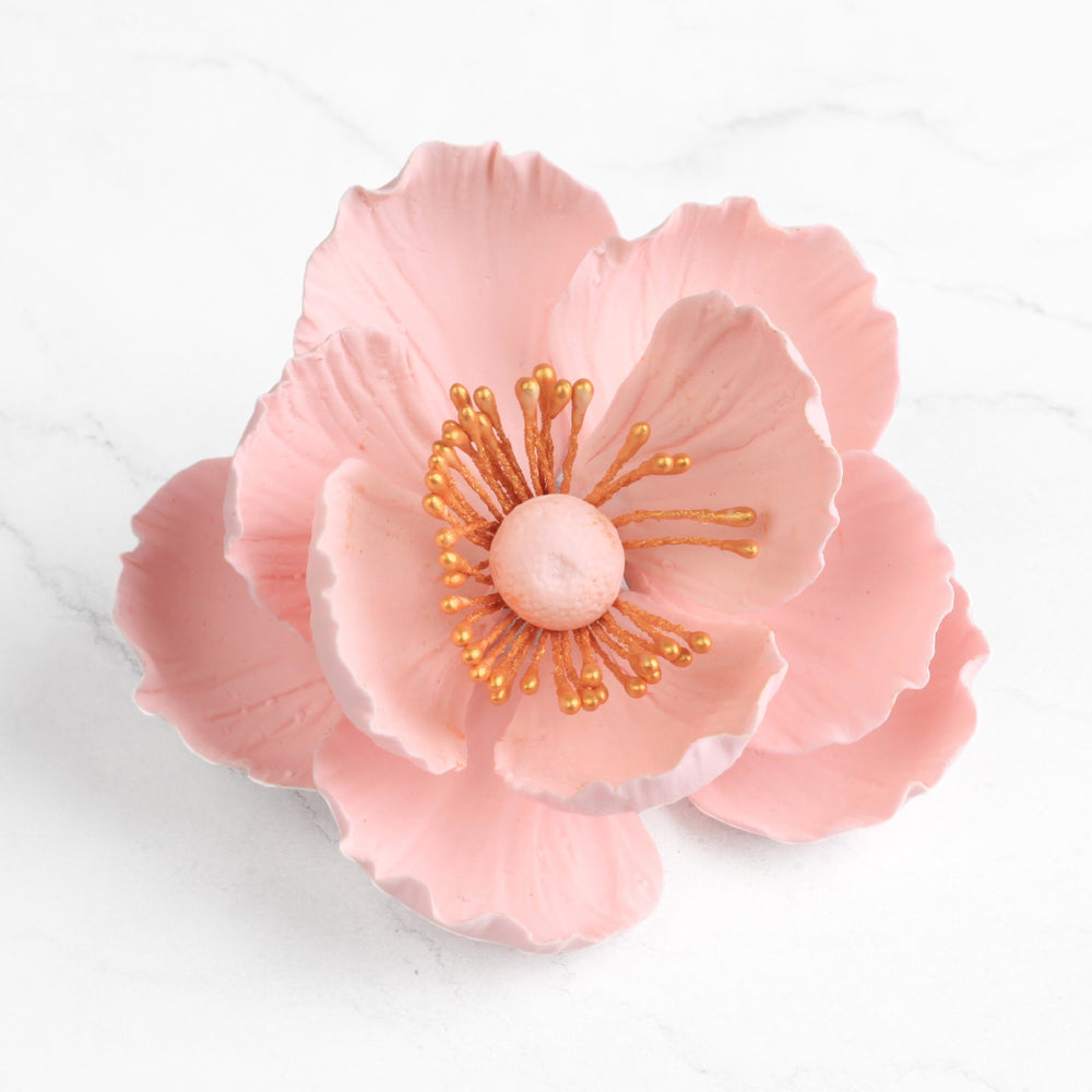 Gumpaste Poppy Sugarflower cake topper perfect for cake decorating fondant cakes & wedding cakes. | CaljavaOnline.comGumpaste Poppy Sugarflower cake topper perfect for cake decorating fondant cakes & wedding cakes. | CaljavaOnline.com