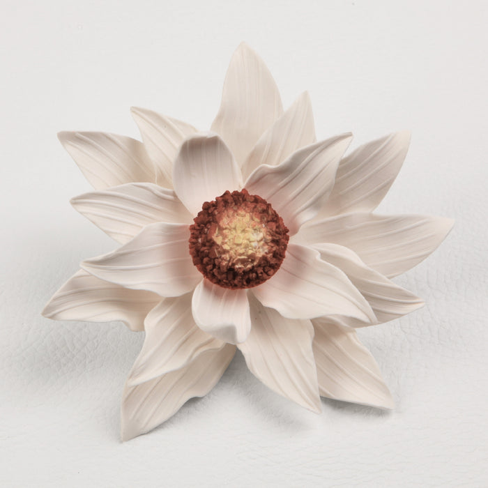 White sugar chrysanthemum flower cake decoration for wedding cakes, wholesale bakery supply by Caljava
