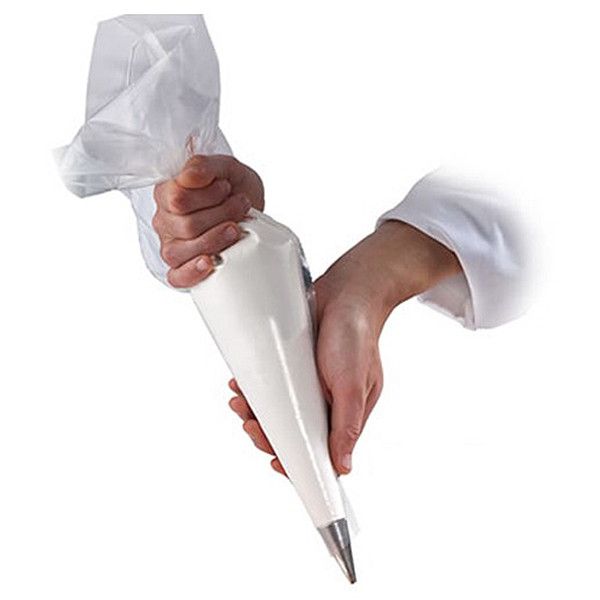 Disposable Piping Bags perfect for piping icings such as buttercream or whipped cream for cake decorating.