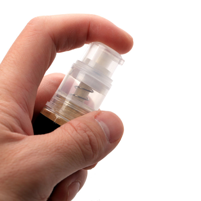 Edible luster dust pump bottle delivering mess-free application without using a brush