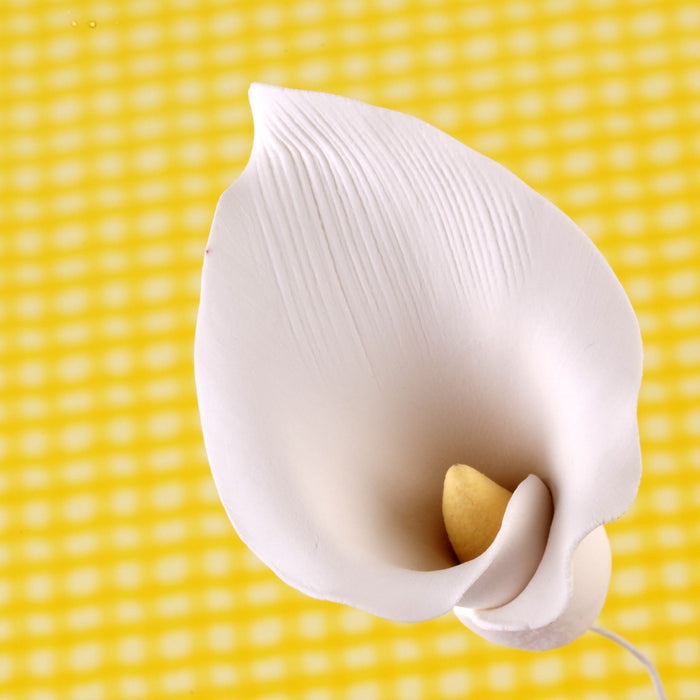 Edible Gumpaste Large Calla Lily sugar flower cake toppers and cake decorations perfect for cake decorating rolled fondant wedding cakes, cupcakes and birthday cakes and cupcakes.  Edible Cake Decoration and wholesale cake supplies.