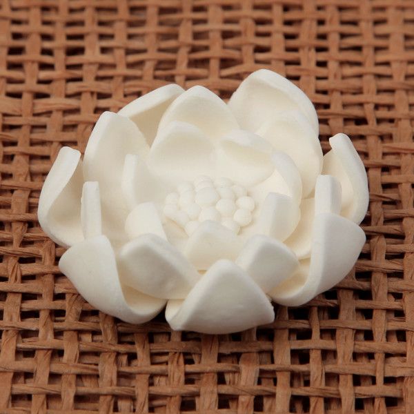 Unwired White Petite Gumpaste Lotus