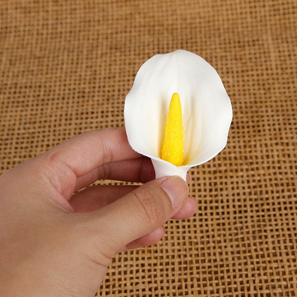 Edible Gumpaste Large Calla Lily no wire sugar flower cake toppers and cake decorations perfect for cake decorating rolled fondant wedding cakes, cupcakes and birthday cakes and cupcakes.  Edible Cake Decoration and wholesale cake supplies.