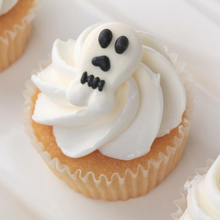 Halloween Royal Icing Toppers for decorating your own cupcakes, chocolates, cookies, cakes, and other desserts. Edible hand piped icing toppers ready to use on your food.