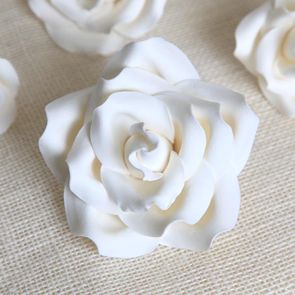 Caljava ready-to-use white gumpaste garden roses for professional cake decorating and faster workflow.